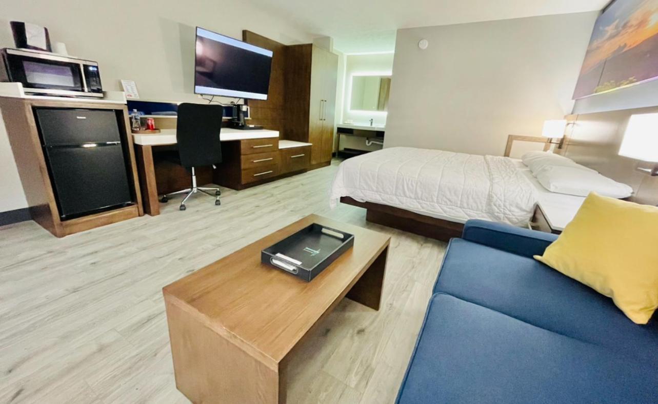 Luxor Inn & Suites, A Travelodge By Wyndham 엘킨스 외부 사진